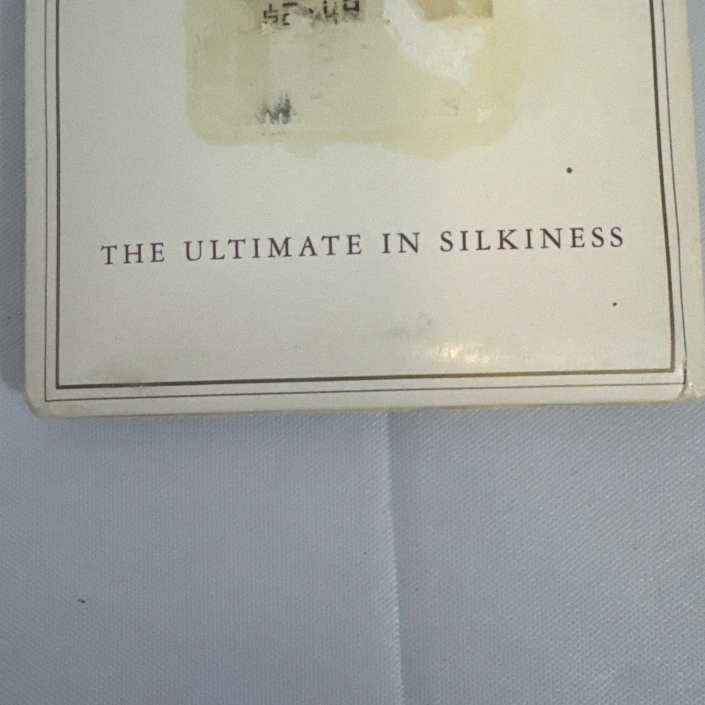 Hanes Silk Reflections Knee Highs Sandalfoot Style Pearl One Size 2 Pair Vintage